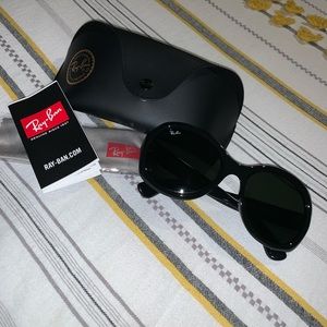 Ray-ban RB 4191 Jackie Ohh black frame with polished black lens